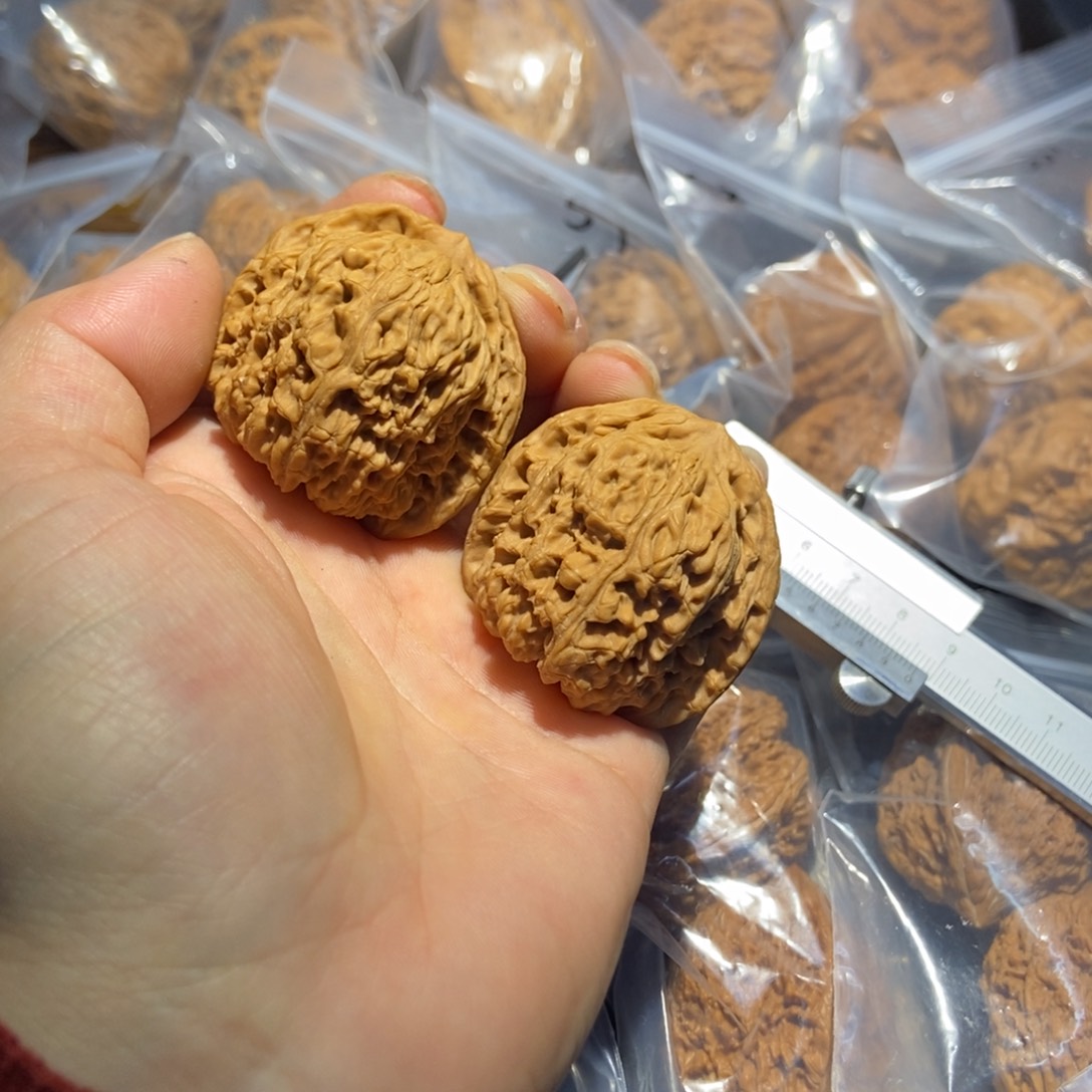 文玩核桃吊坠涿鹿老树南疆石80