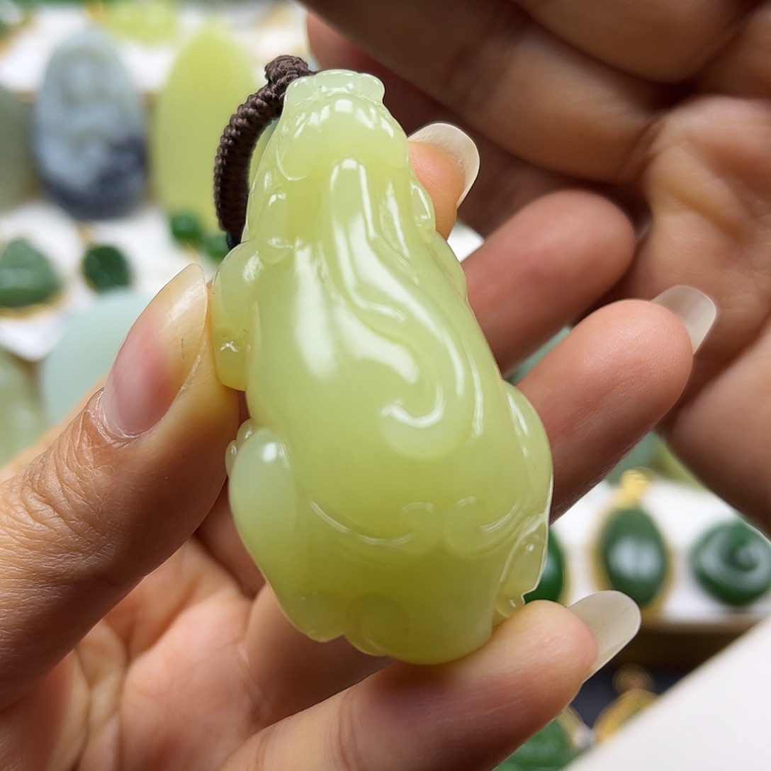 和田玉未镶嵌颈饰