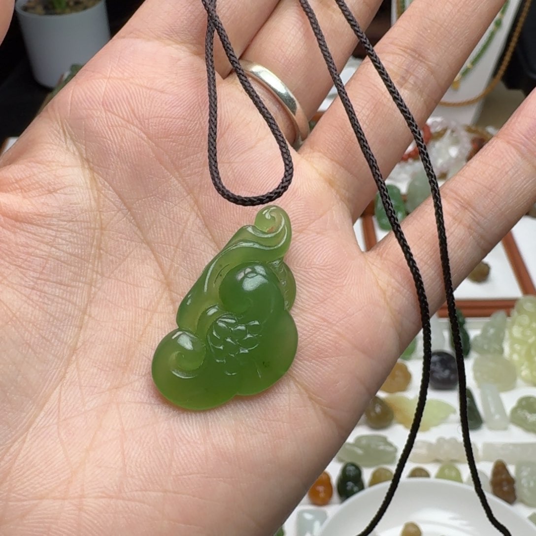 手链未镶嵌和田玉牛**?订制不退不换