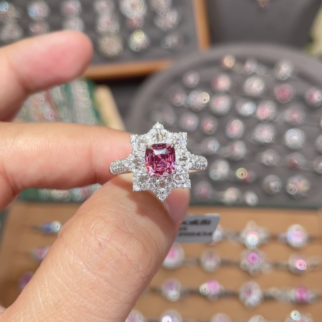 彩色蓝宝石戒指18K金镶嵌1.17ct 无烧帕帕