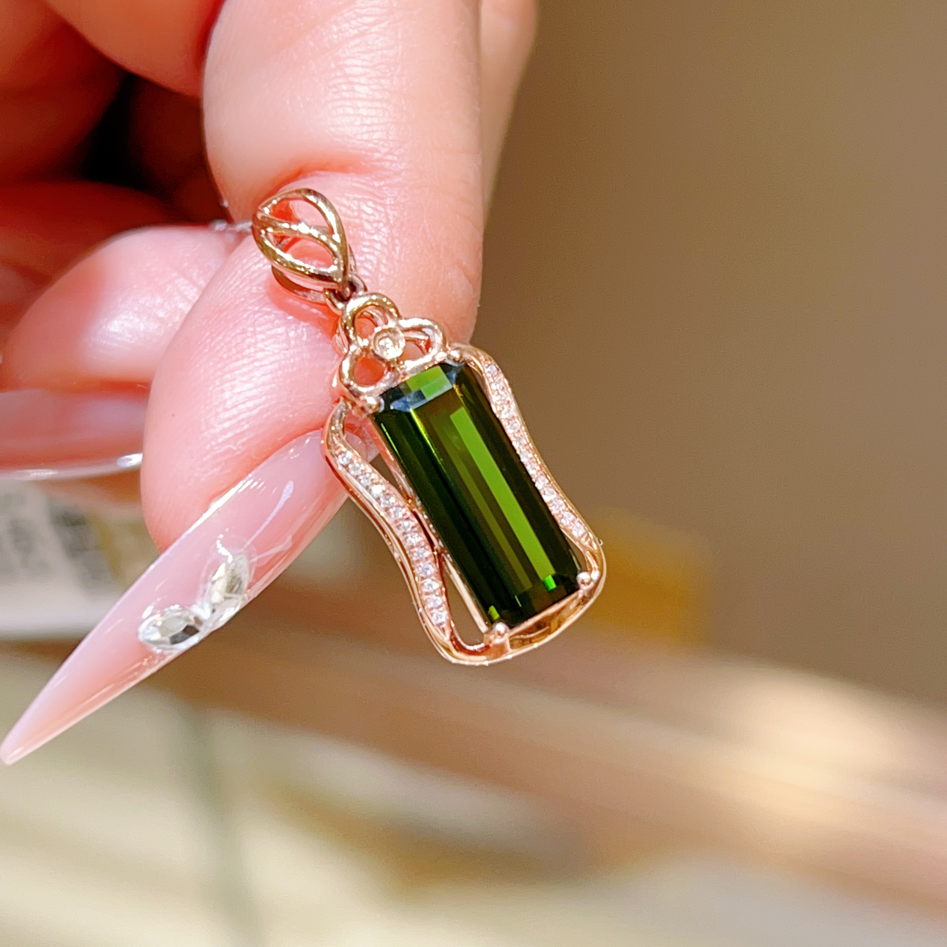 3.46ct 18k金镶嵌碧玺吊坠 2380