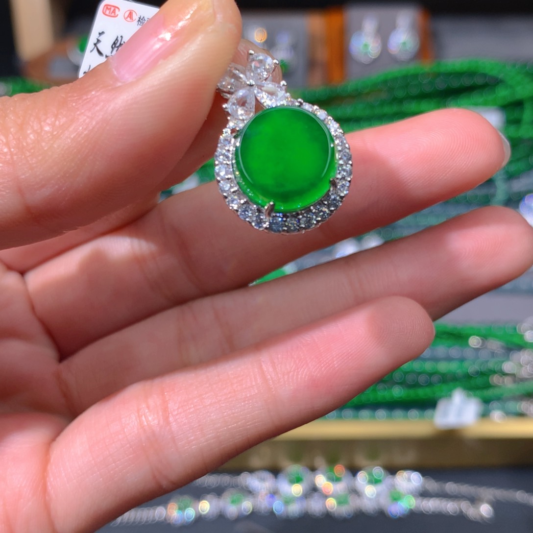 翡翠手链未镶嵌天然翡翠