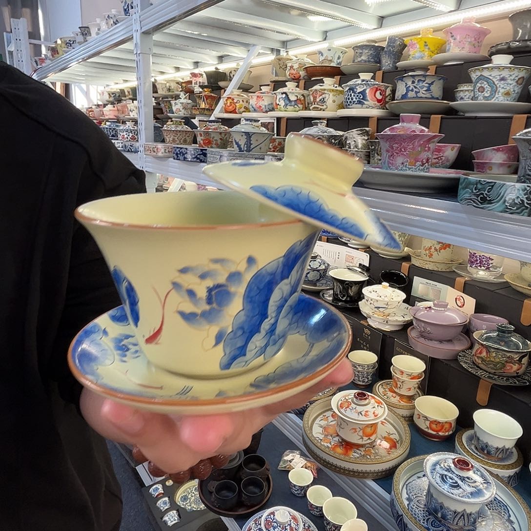 这些盖碗很漂亮！！！