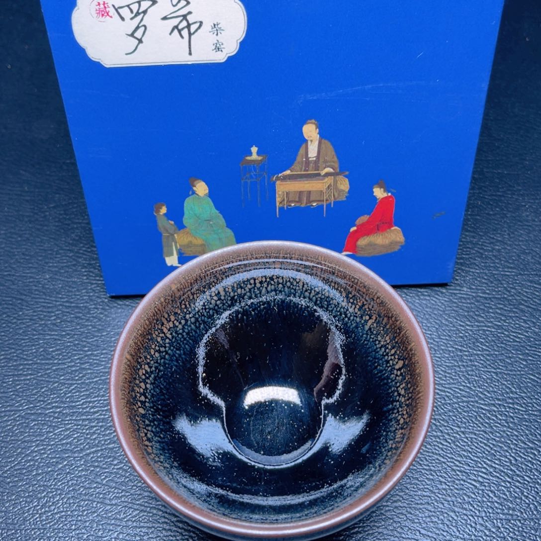 茶盏滴滴答答的声音响