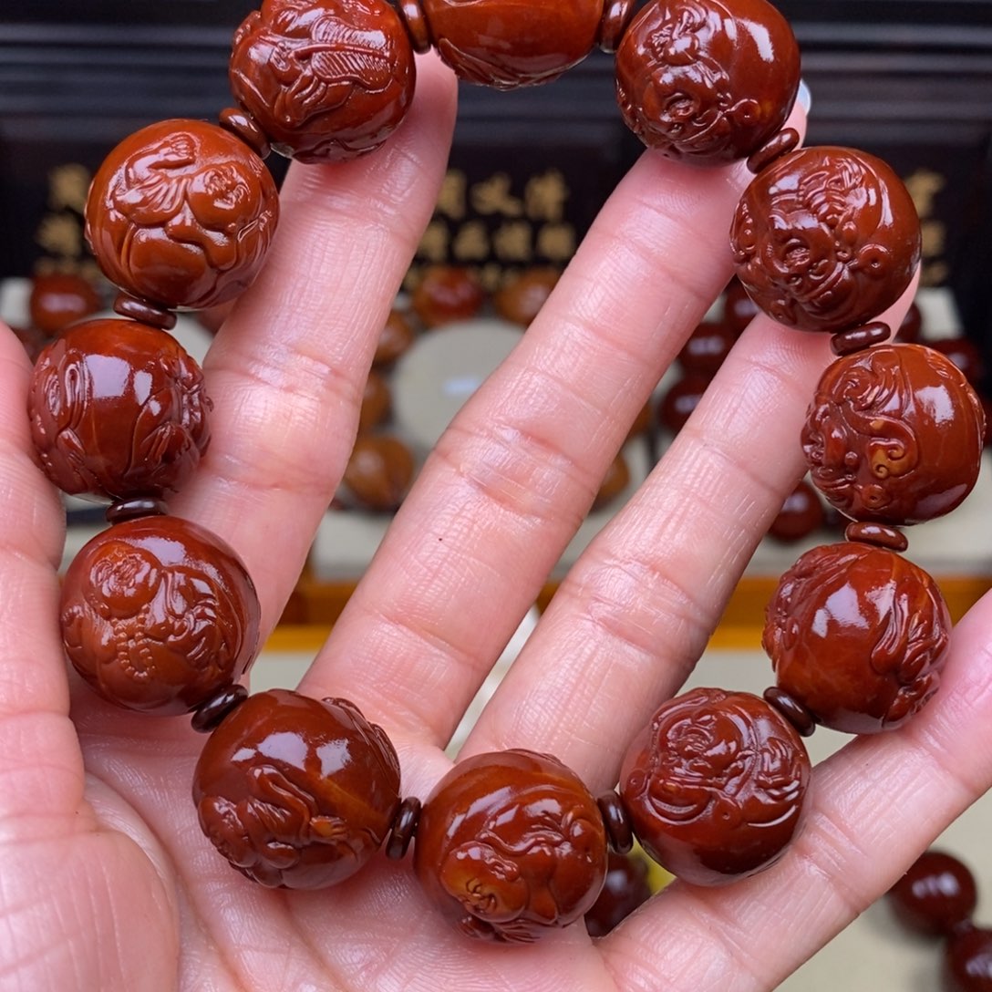 橄榄核吊坠浮雕财迷