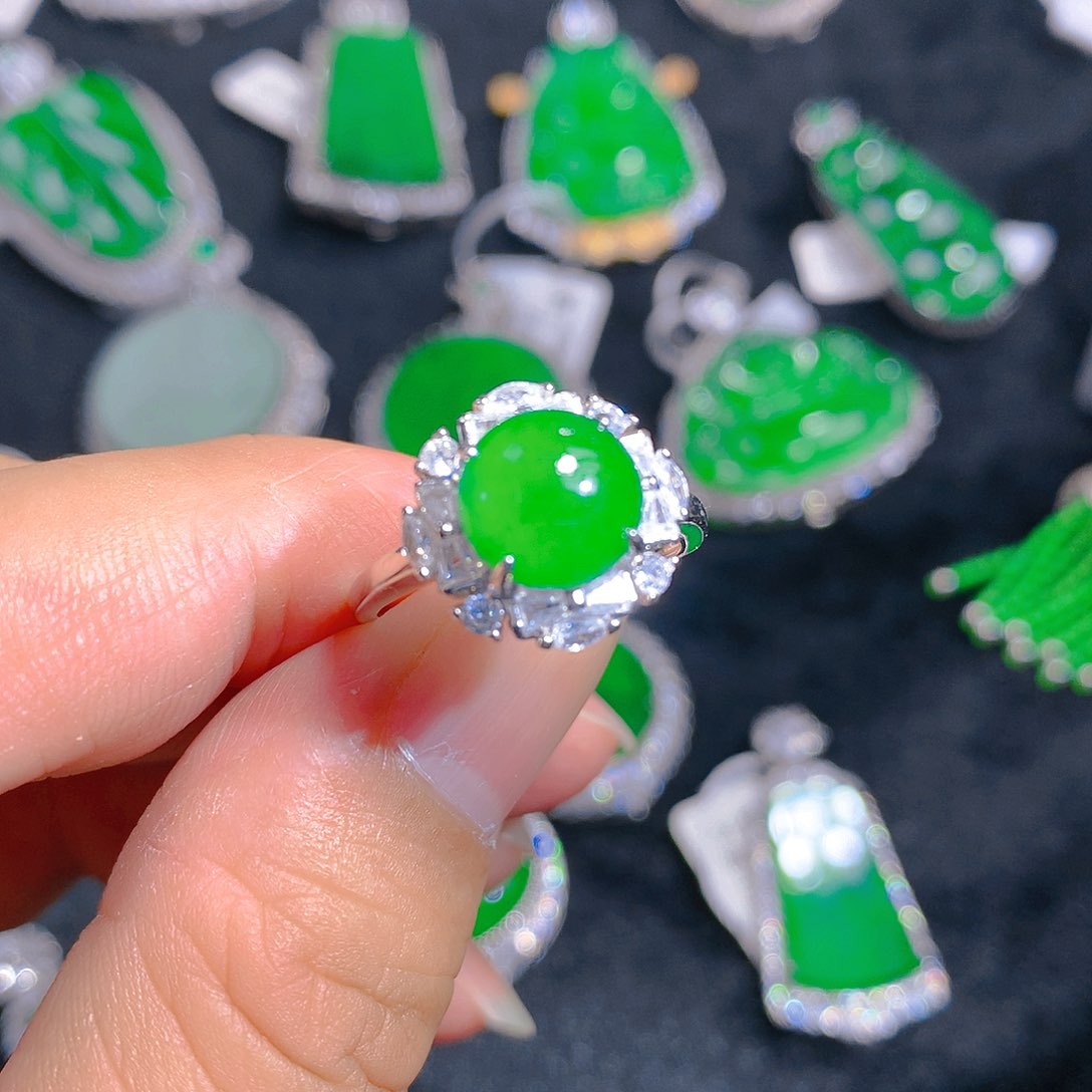 翡翠颈饰银S925镶嵌戒指