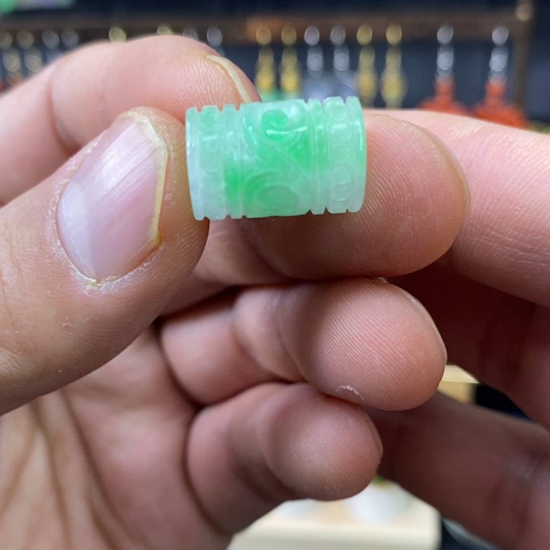 颈饰未镶嵌翡翠耳饰