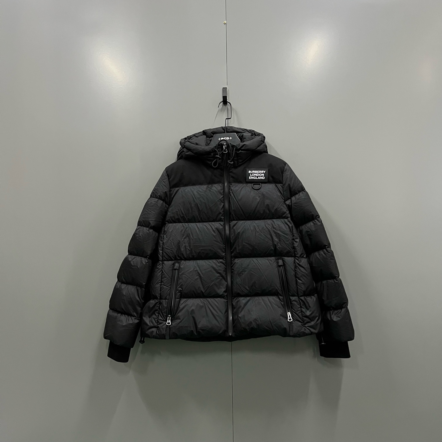 99新 BURBERRY/博柏利 zz14 22款黑色徽标羽绒服XL码/98新/610327