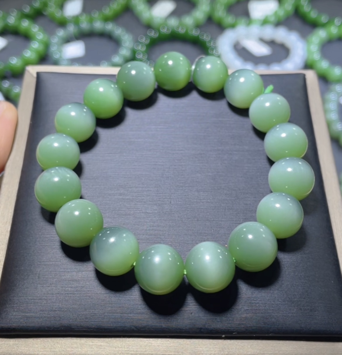 高端和田玉俄罗斯碧玉粉青猫眼手串约12mm时尚女士手链