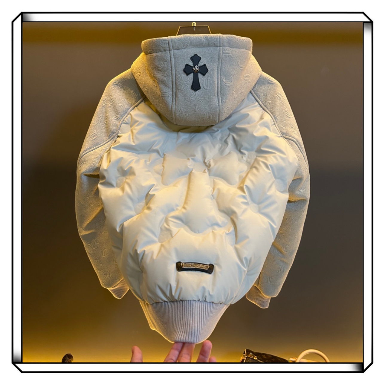 晖MY-28862【冰封哥特】哥特极寒十字架绗缝90国标羽绒服 男女同款