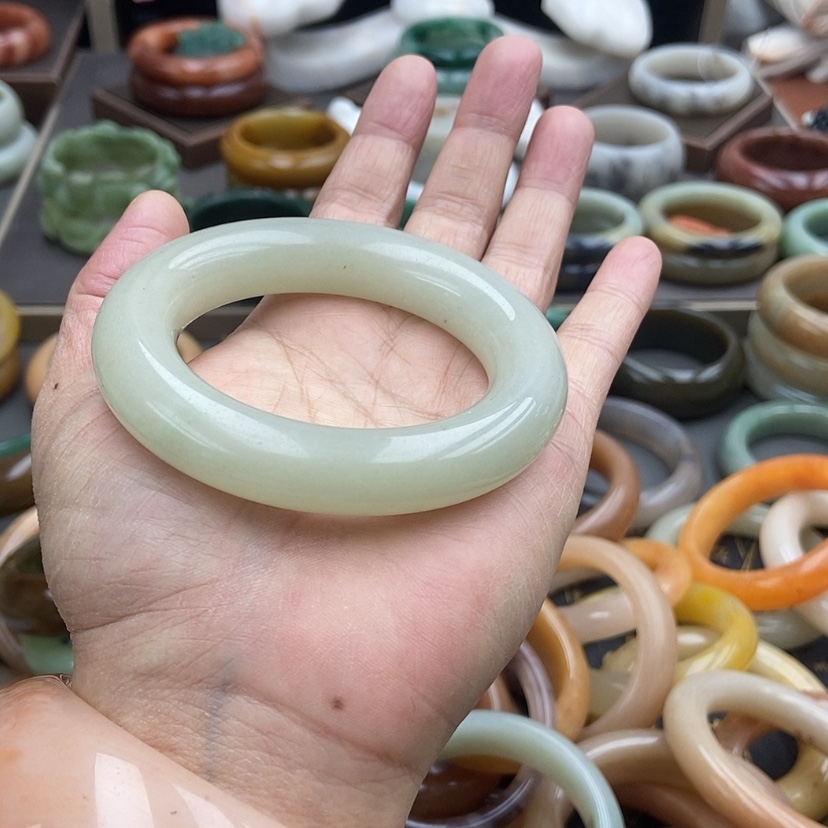 【闪购商品】石英质玉手镯53未镶嵌