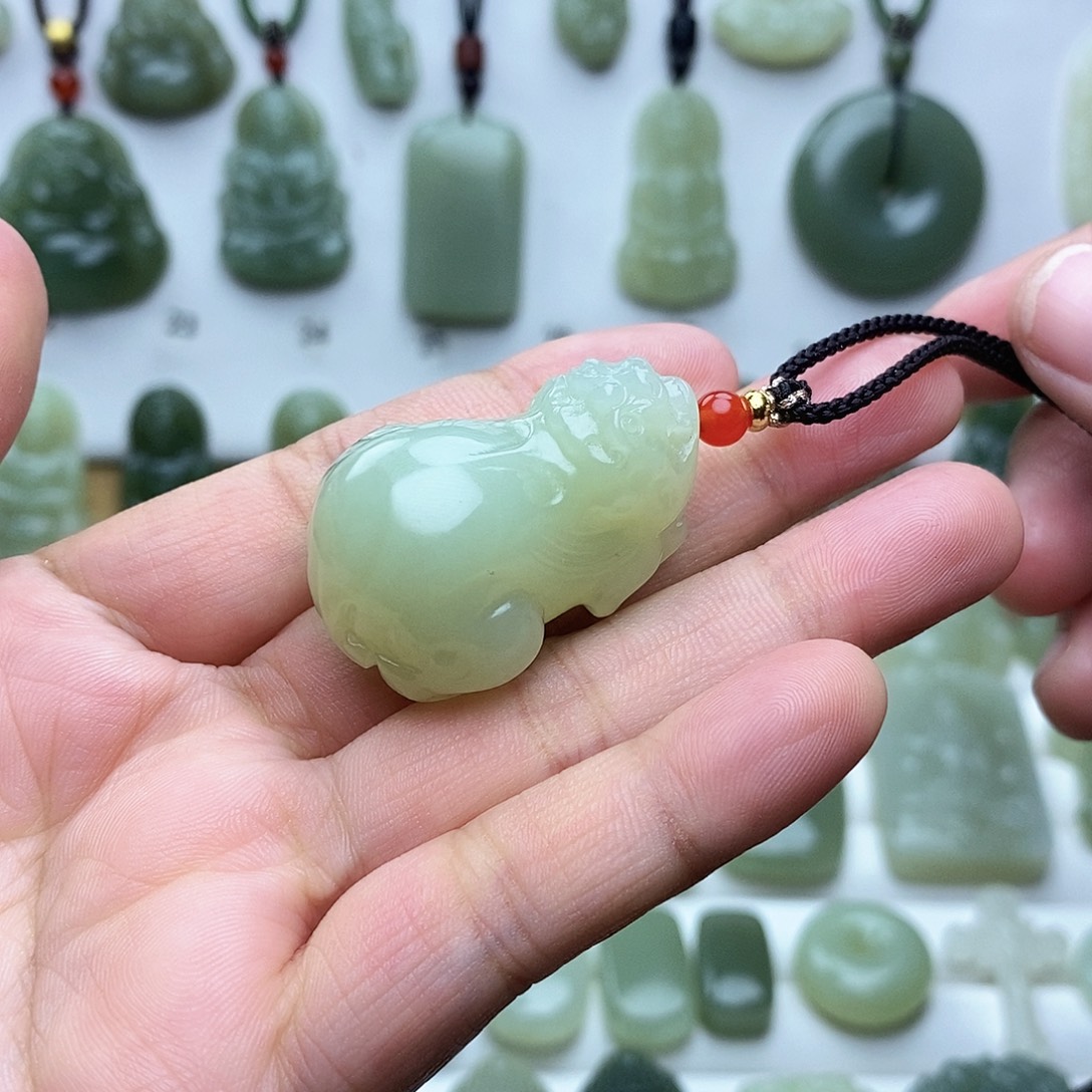 c***m和田玉未镶嵌颈饰