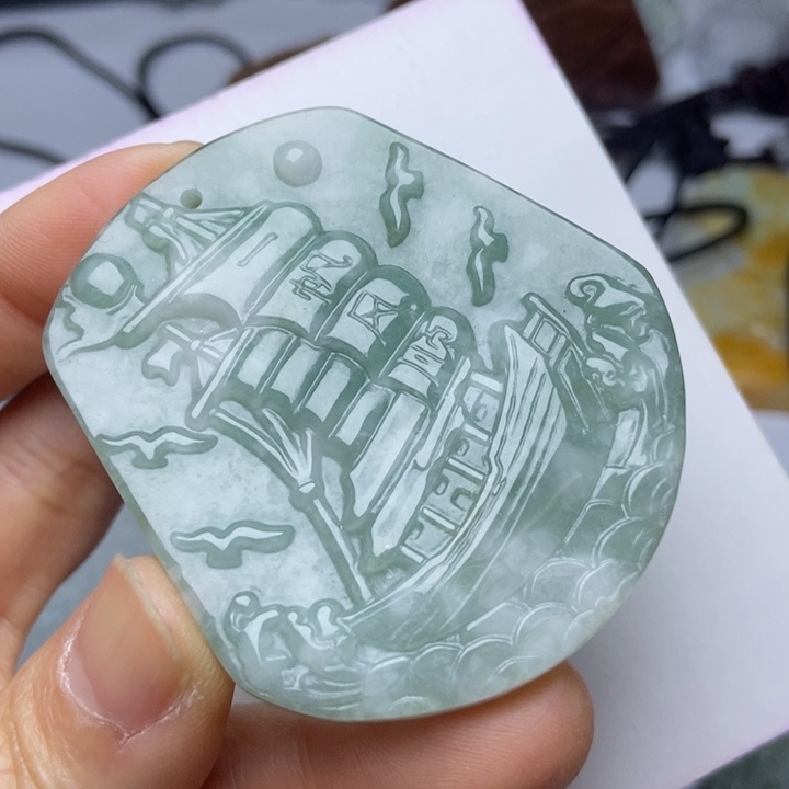 翡翠颈饰未镶嵌翡翠