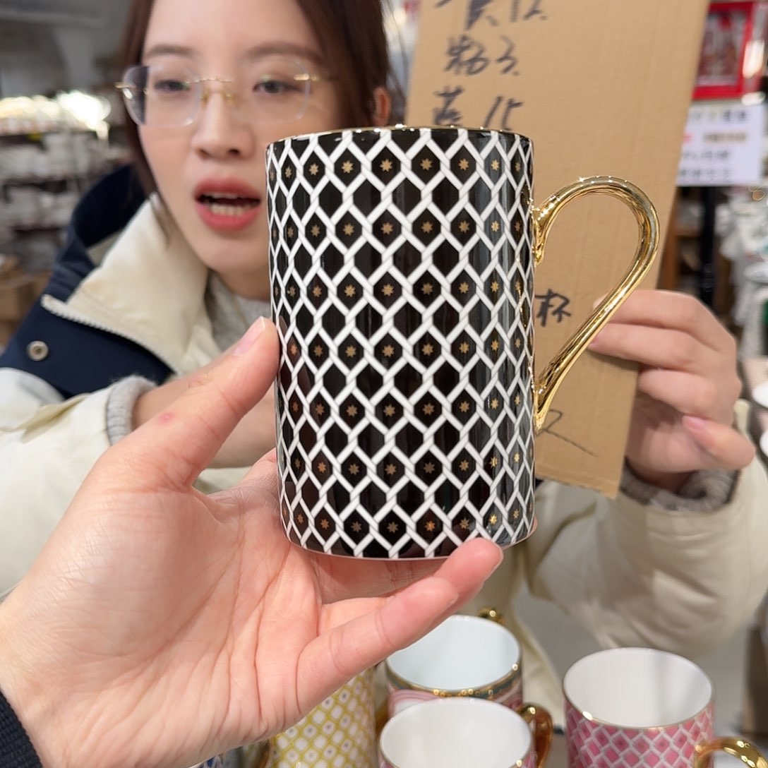 瓷鹅黄原单马克杯一个400ml瑕疵