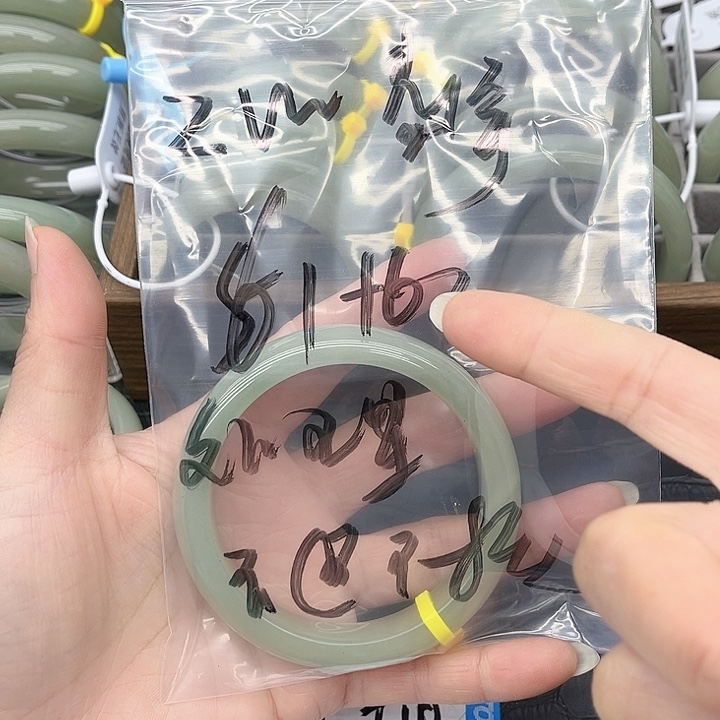 石英质玉未镶嵌手镯