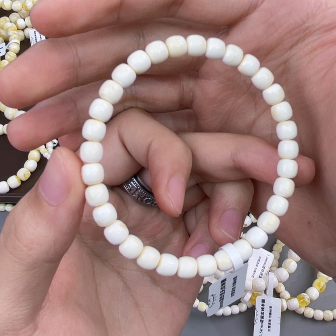 未镶嵌琥珀裸石AA50-6-漆白