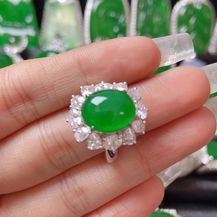 翡翠颈饰18K金镶嵌8858229。