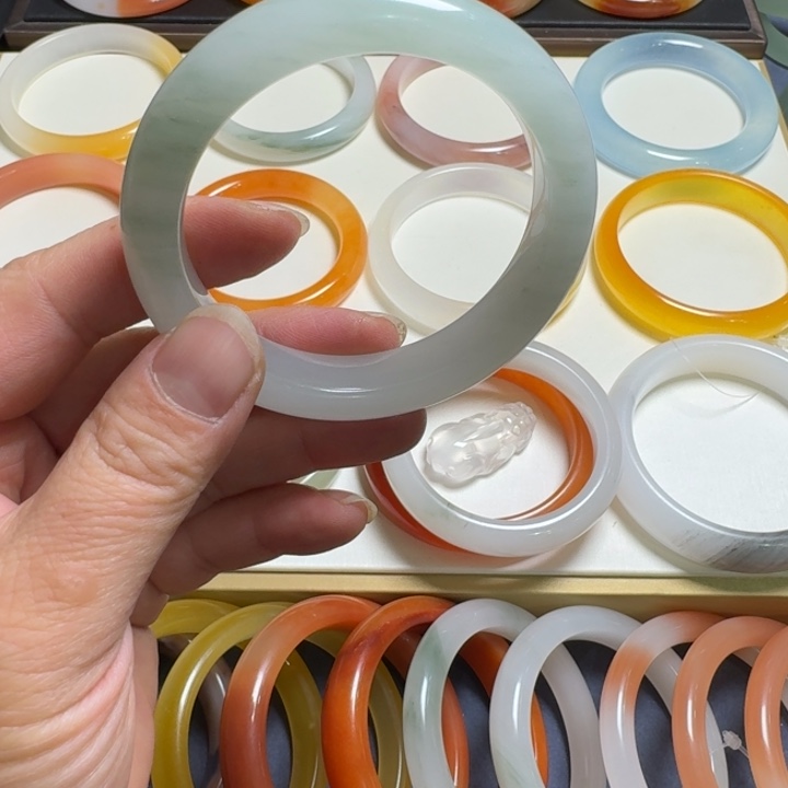 早***光石英质玉（金丝玉）未镶嵌手镯54