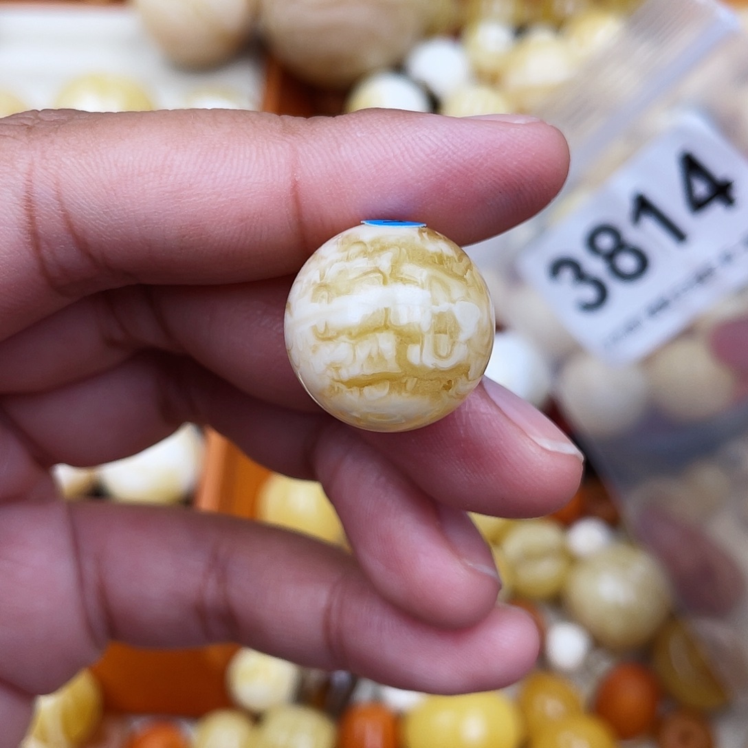 努***行未镶嵌蜜蜡珠宝奇石18.8