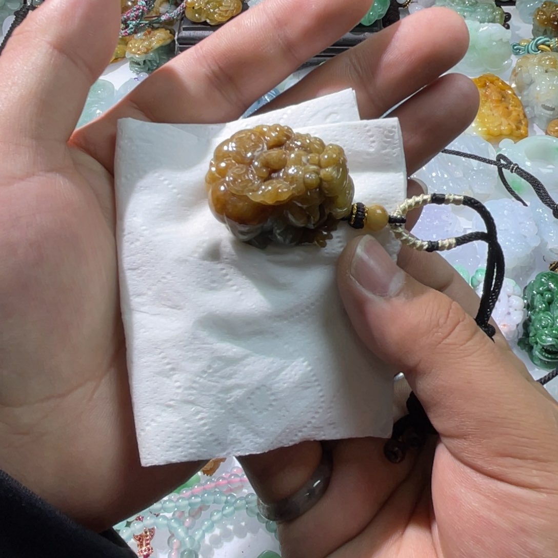 翡翠颈饰未镶嵌天然