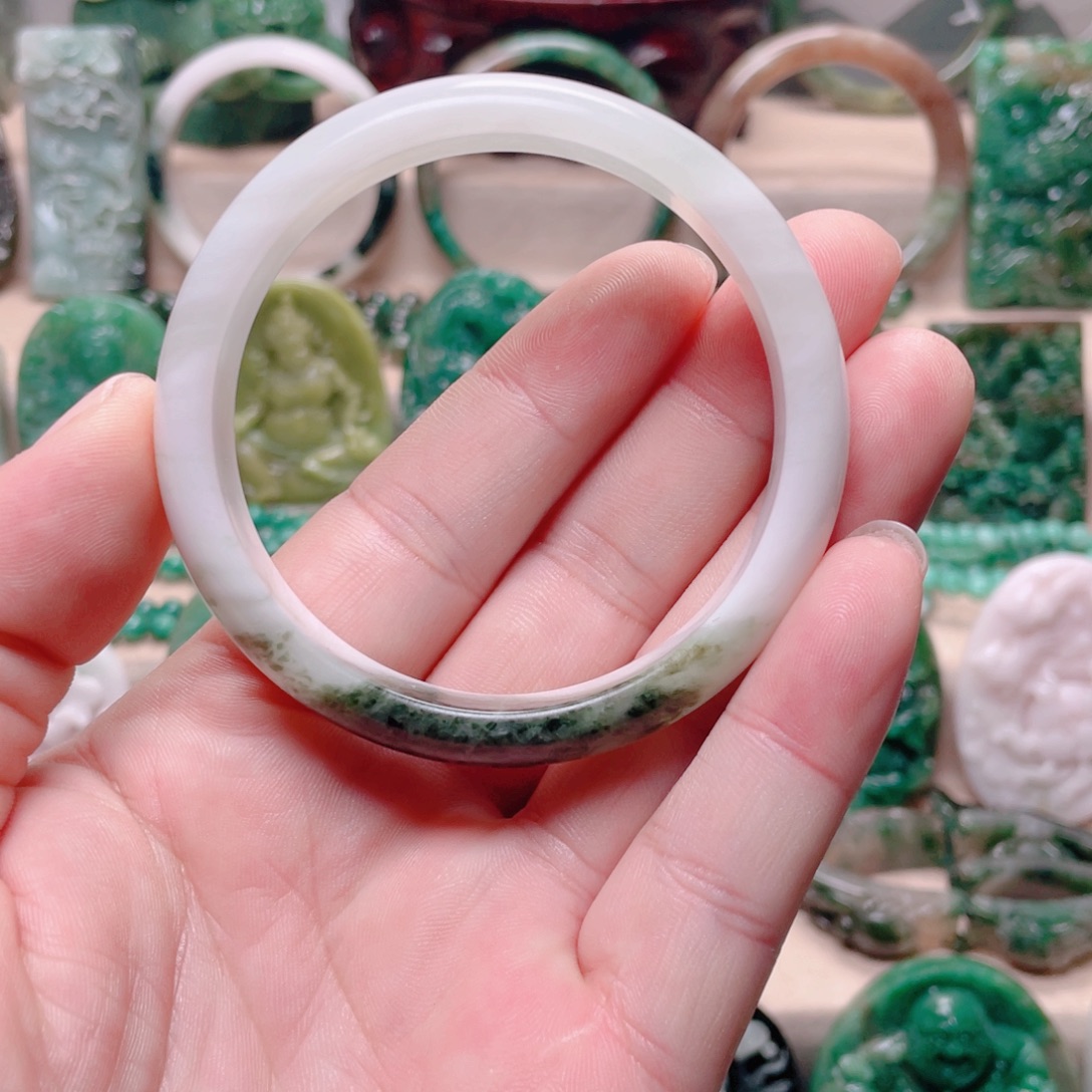 独山玉未镶嵌手镯