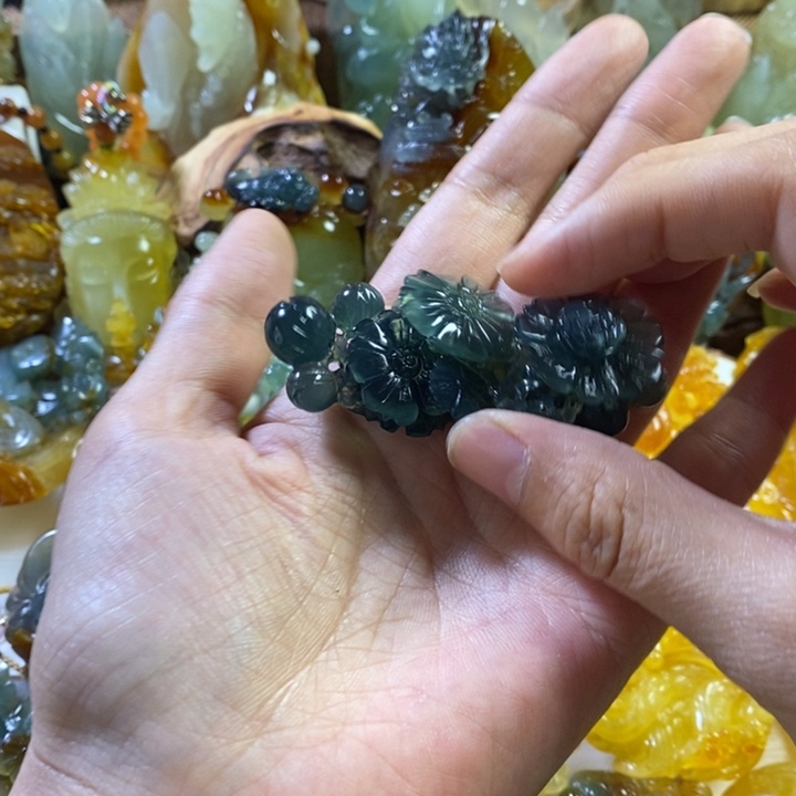 蛇纹石玉未镶嵌颈饰晔*华