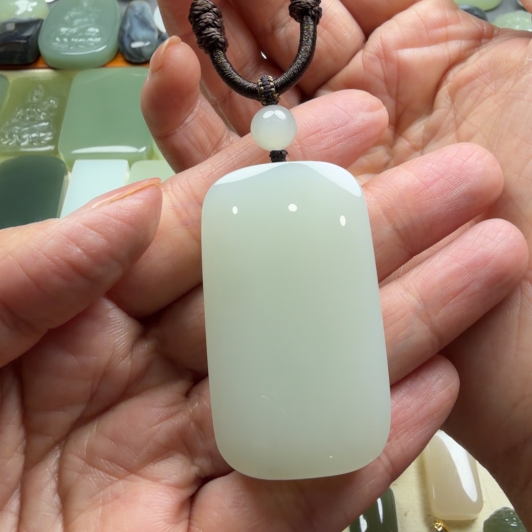 O***ジ和田玉未镶嵌颈饰