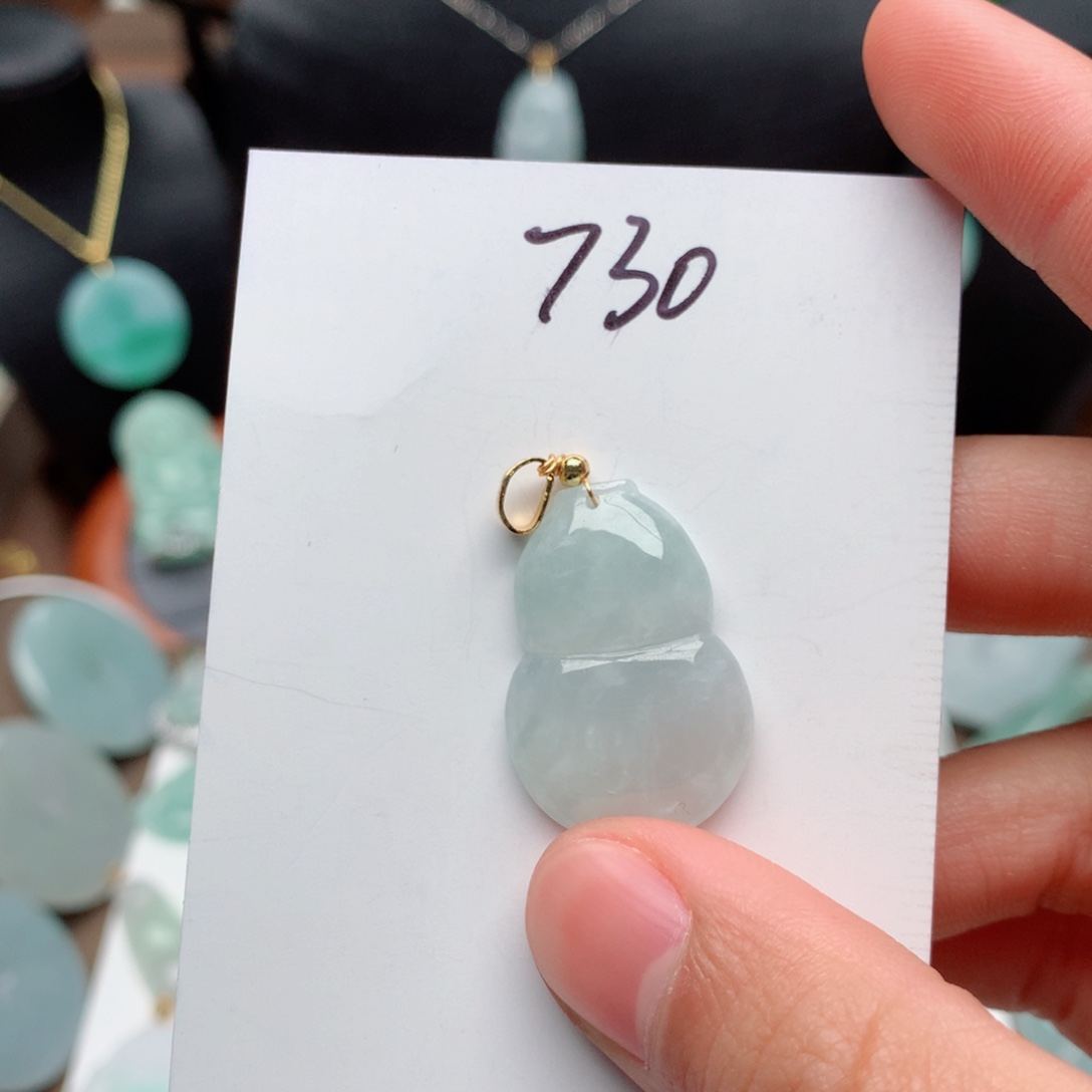 翡翠颈饰合金吊坠