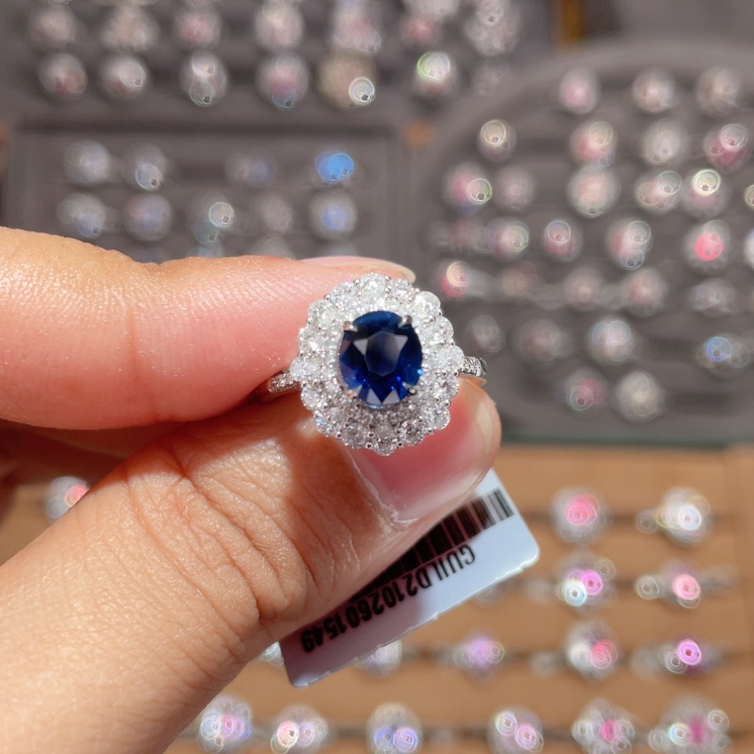 蓝宝石戒指18K金镶嵌1.55ct 无烧皇家蓝