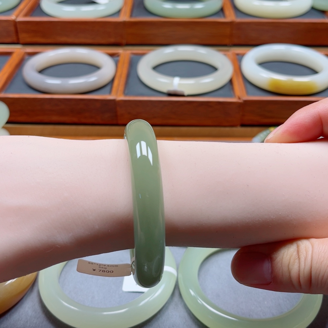 和田玉未镶嵌手镯