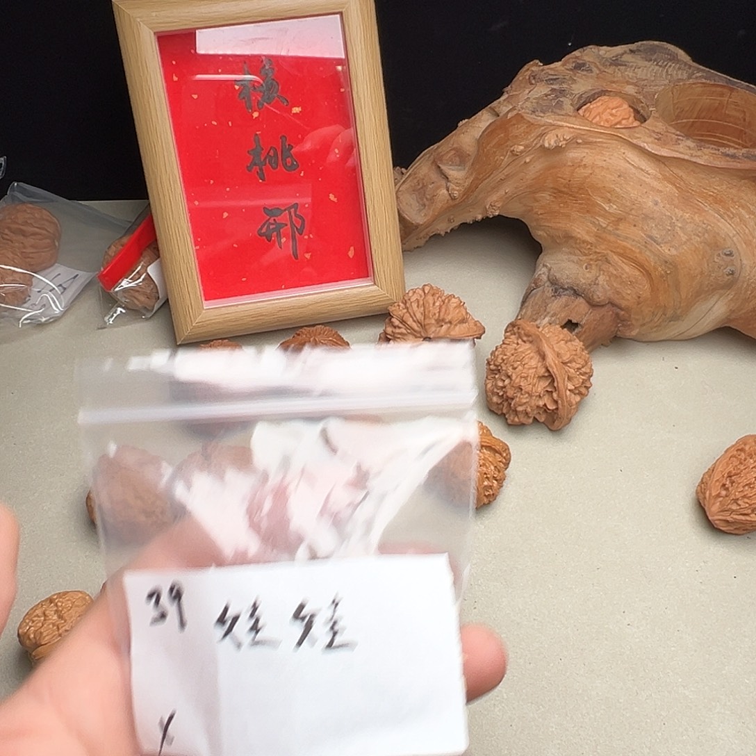 人***欢文玩核桃吊坠瓷娃娃