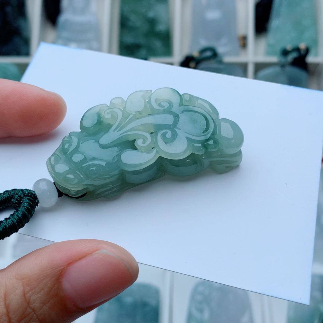 翡翠颈饰未镶嵌貔貅