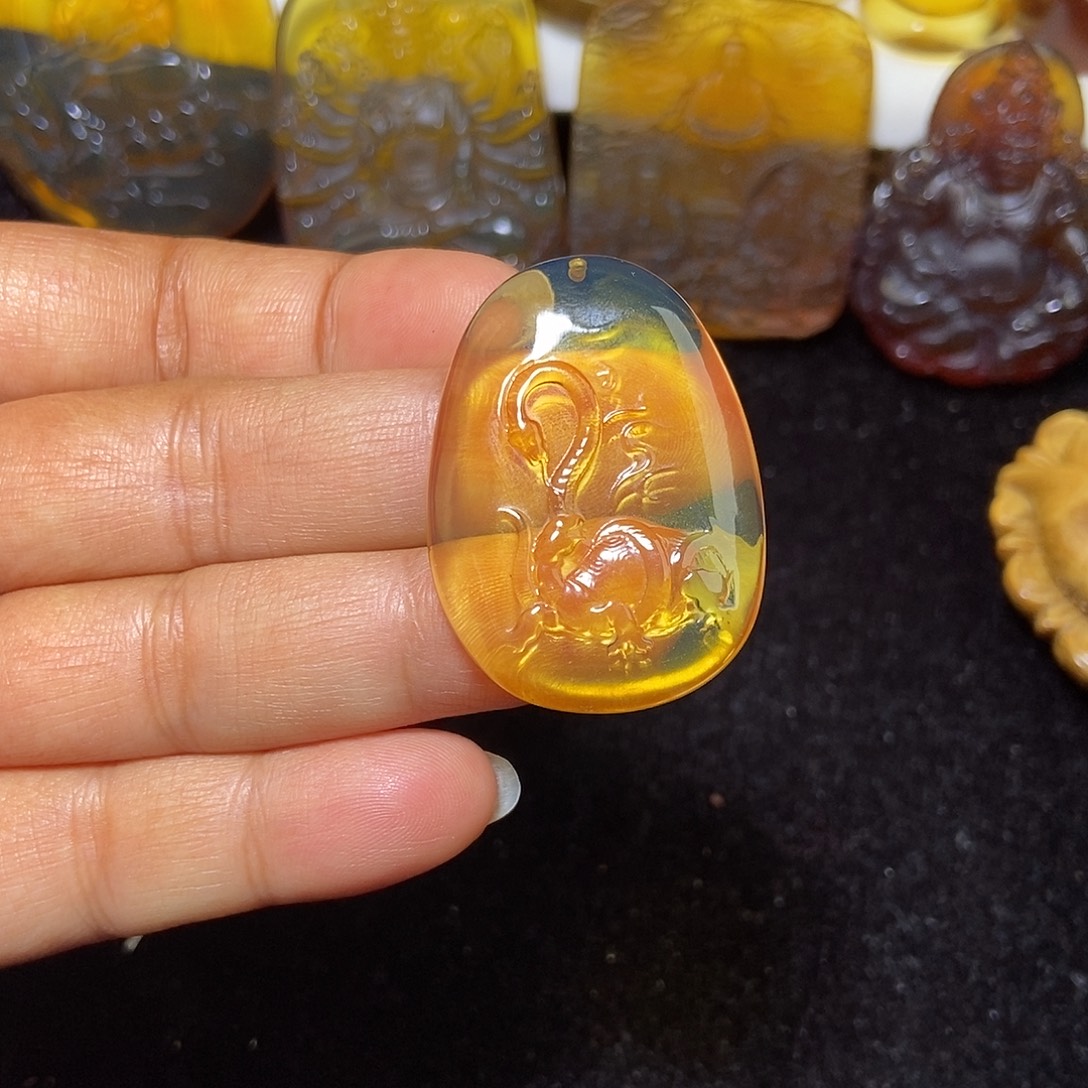 琥珀未镶嵌颈饰缅甸天然琥珀吊坠