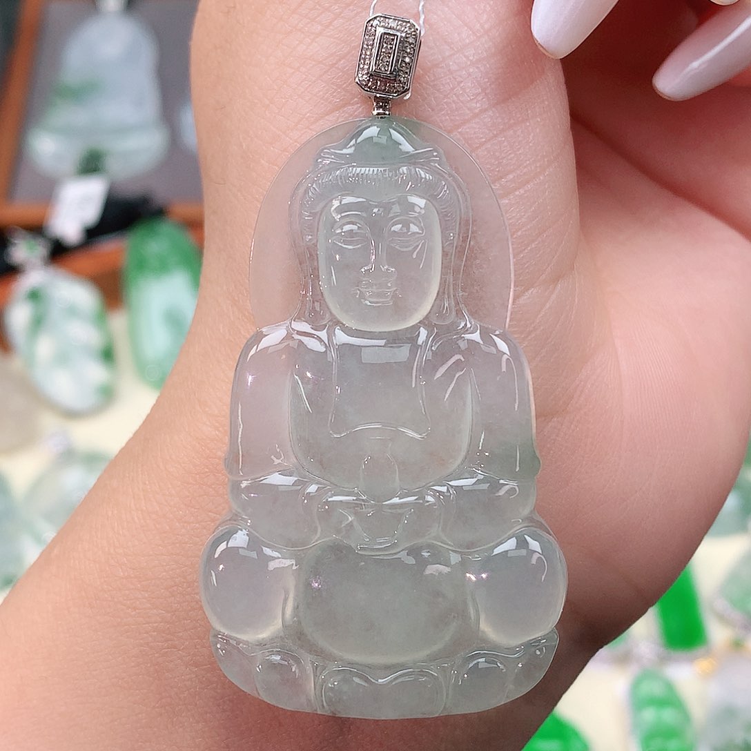 颈饰18K金镶嵌翡翠观音