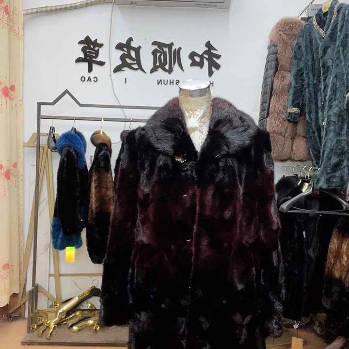 商场断码拼貂衣服