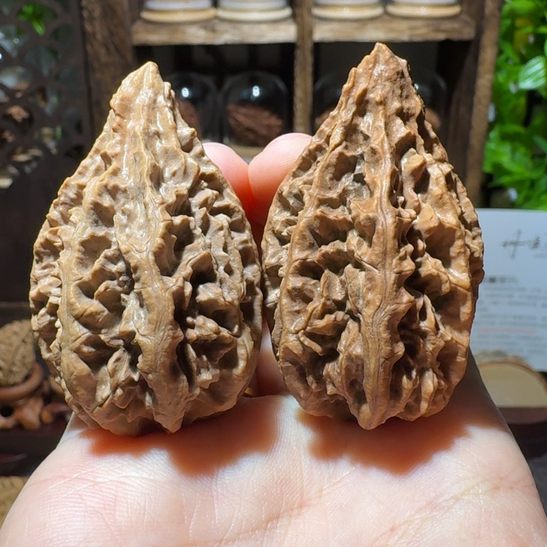 文玩核桃把件龙筋塔