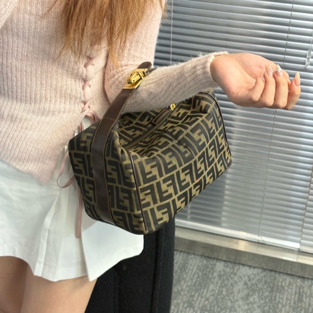 95新 FENDI/芬迪 老花饭盒手提包SS