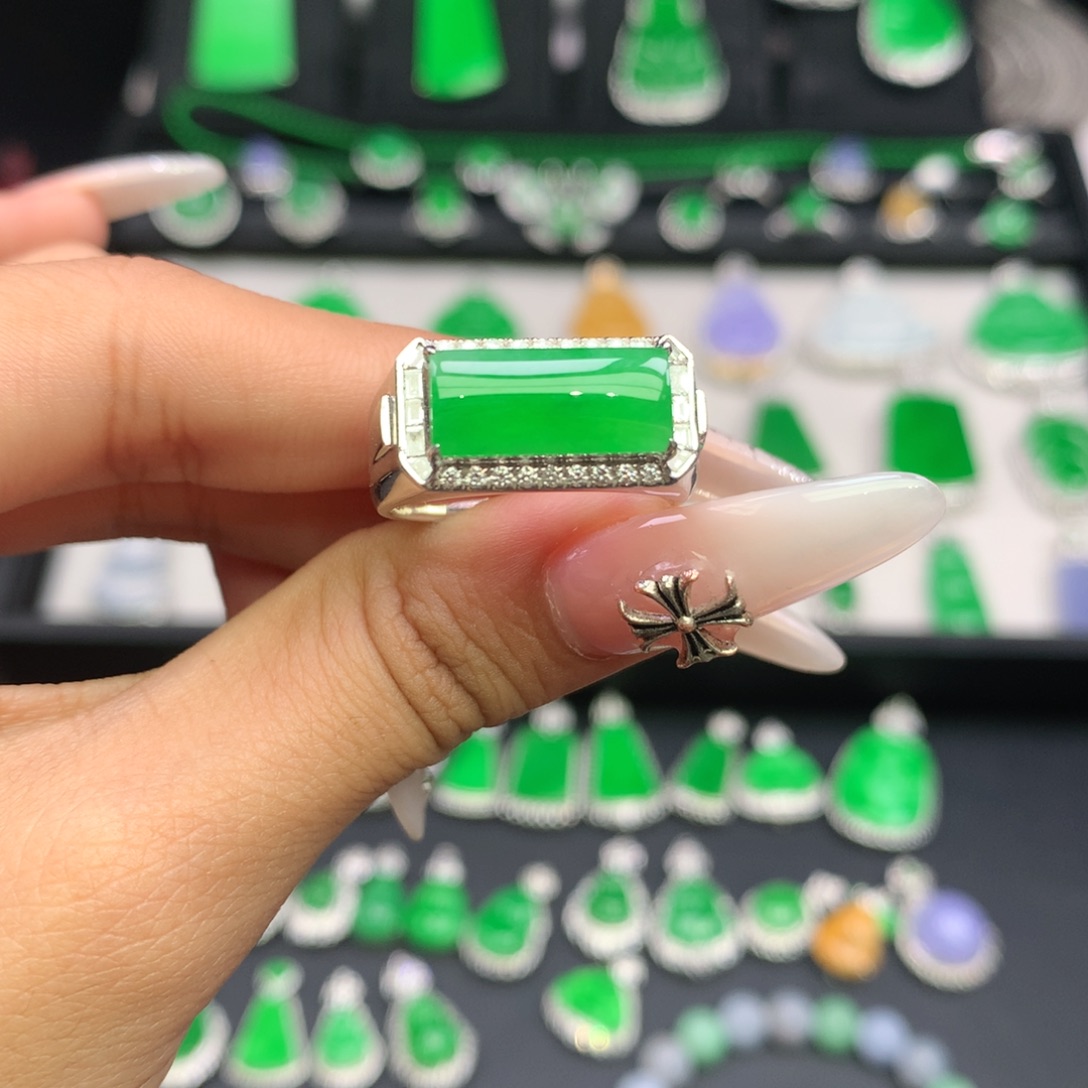 翡翠18K金镶嵌戒指收到货48小时鉴赏期