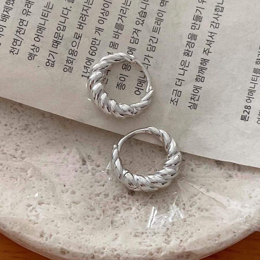 925银耳饰 S925纯银韩版小众设计感牛角包简约耳扣韩系时髦复古款