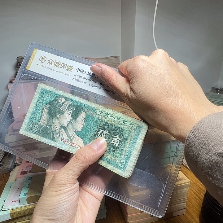 退市人民币100张如图