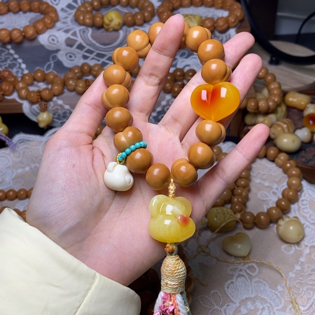 猴头核桃吊坠高定屁桃卡15手持