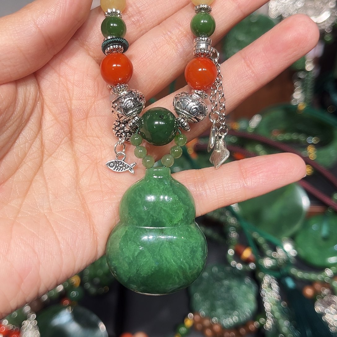 颈饰未镶嵌和田玉（碧玉）ঐ**ঐ