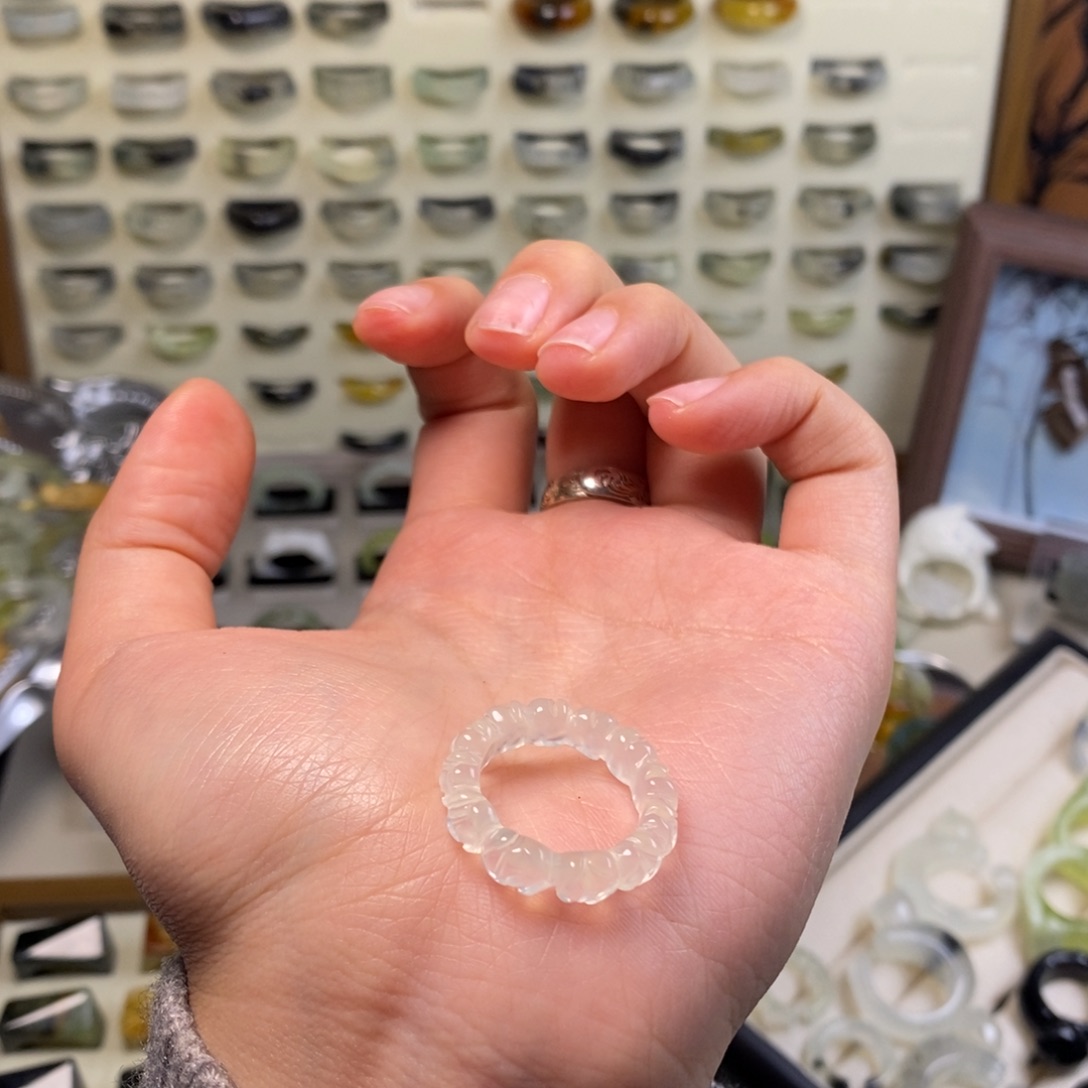 淡***风蛇纹石玉未镶嵌戒指