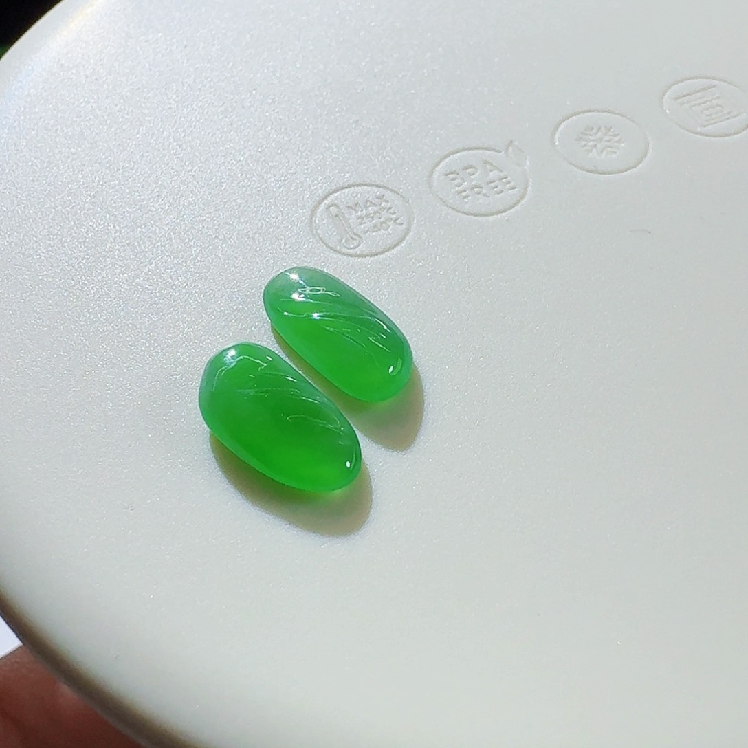 翡翠颈饰未镶嵌绿随形