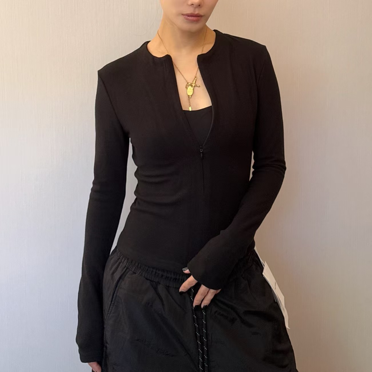 单面奥绒打底衫女V领设计感长袖秋冬新款内搭外穿前拉链设计1199