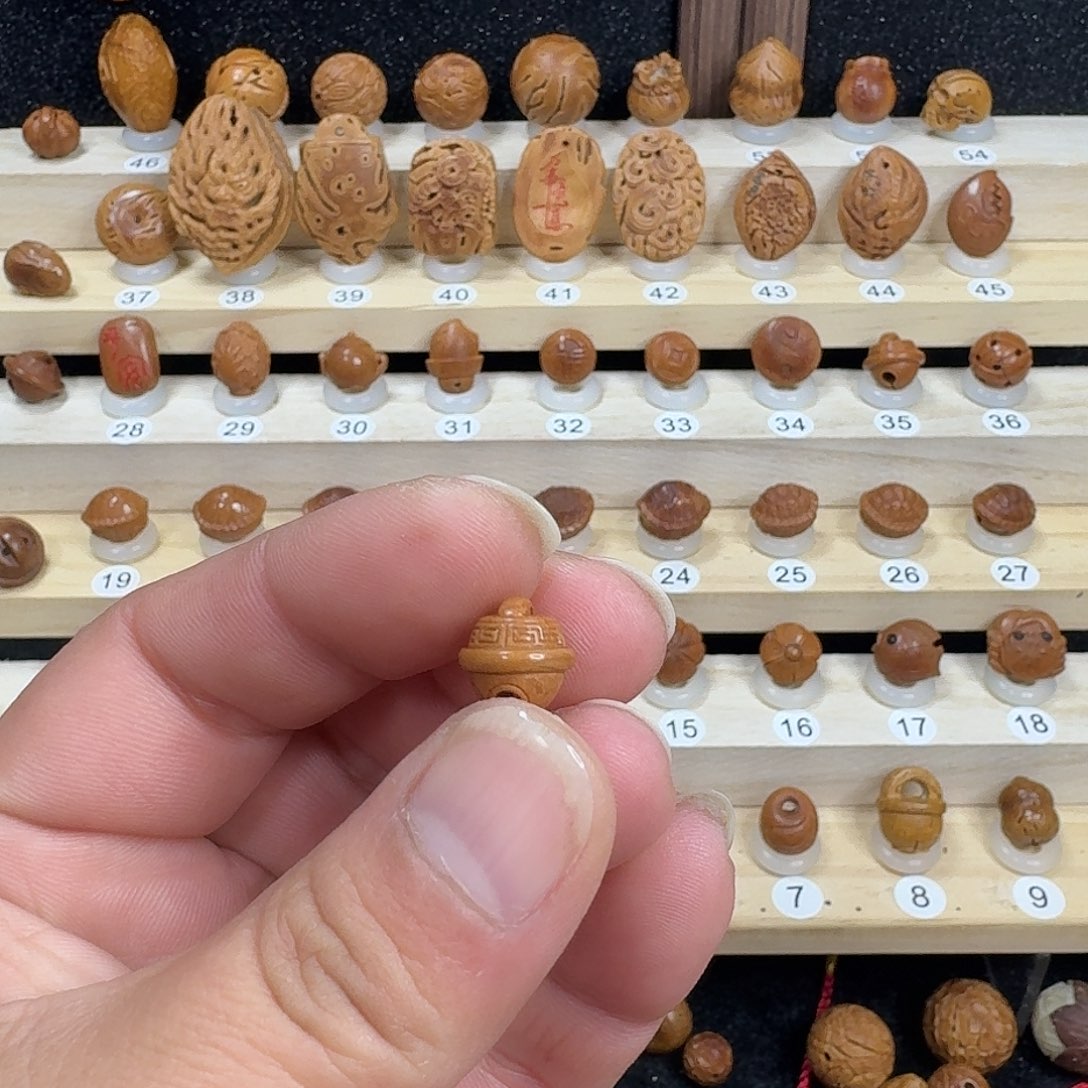 噼***啦吊坠桃核回纹铃铛核雕