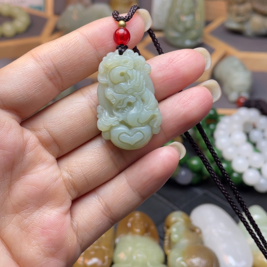 和田玉未镶嵌颈饰