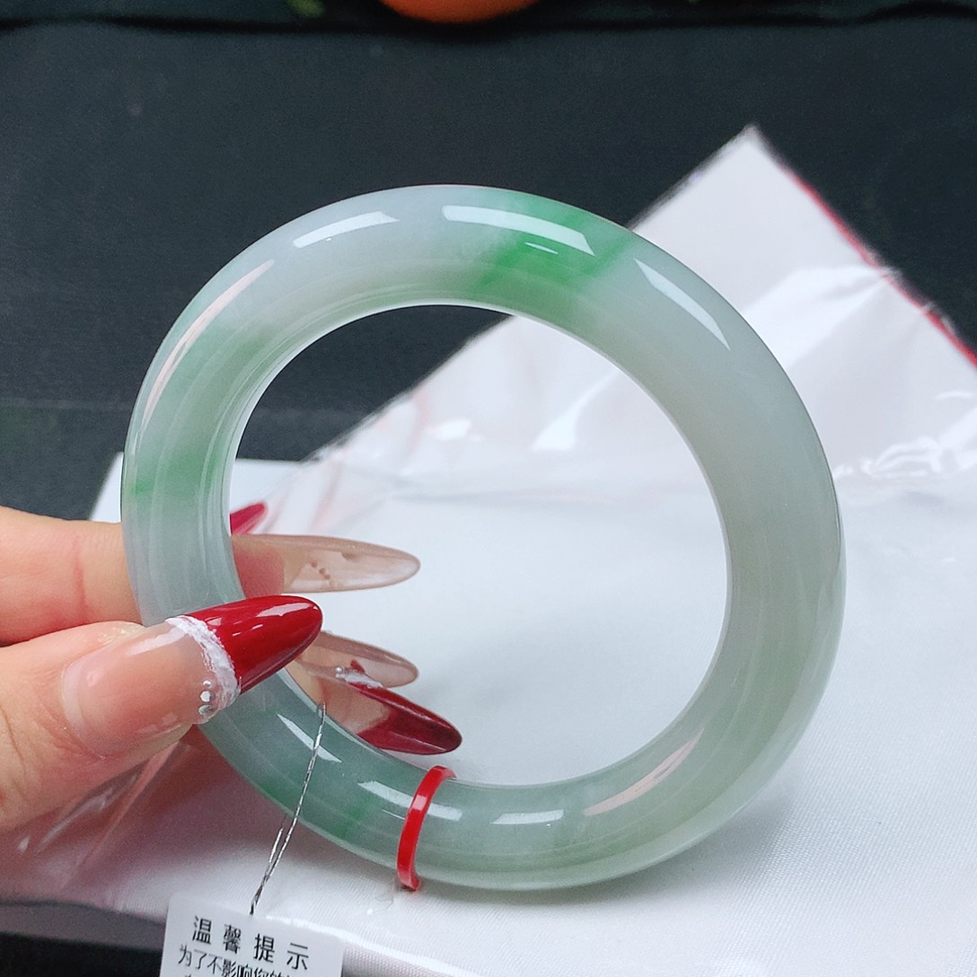 翡翠手镯未镶嵌56胖