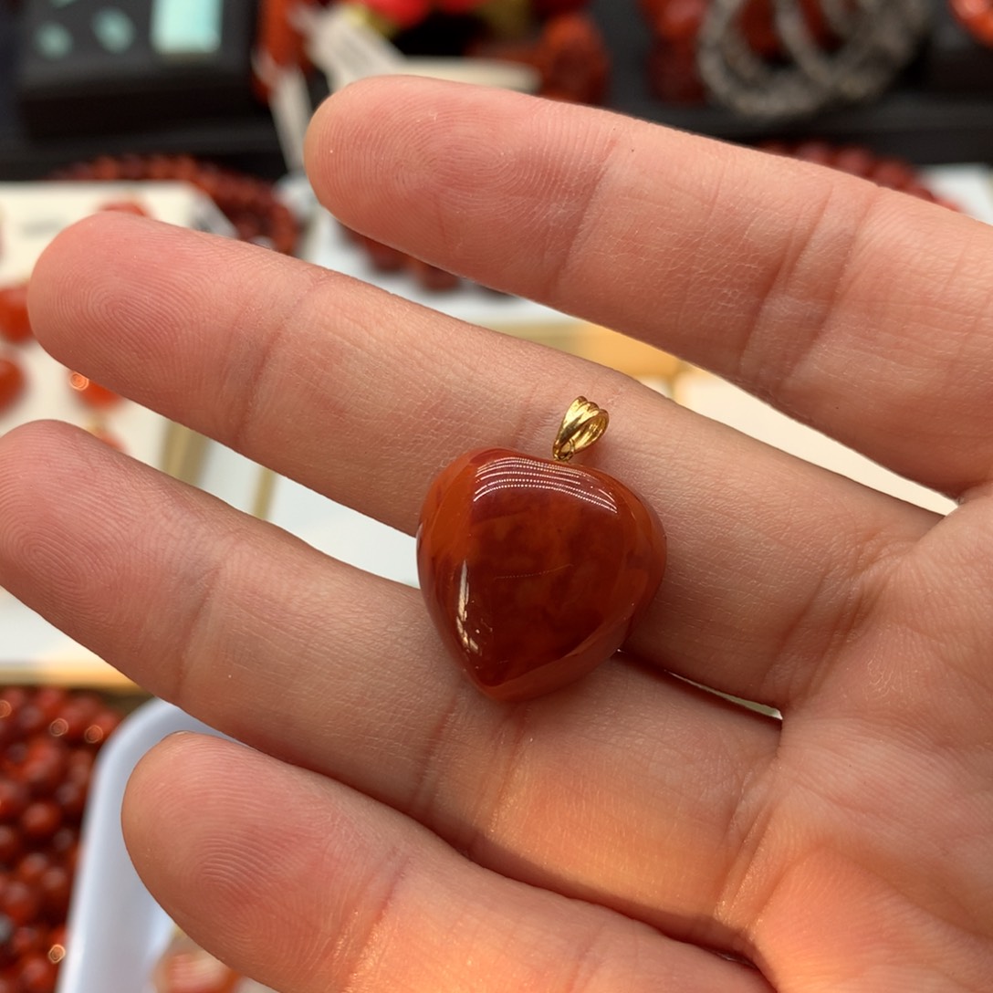 南红玛瑙吊坠18K金镶嵌