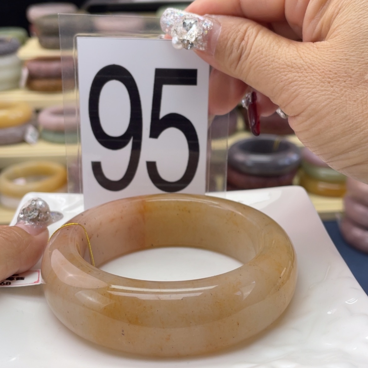 【闪购商品】石英质玉手镯未镶嵌